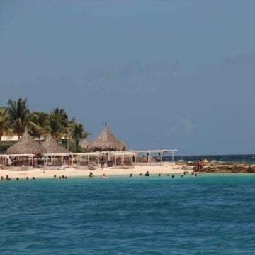 Jan Thiel Beach met strandhutjes