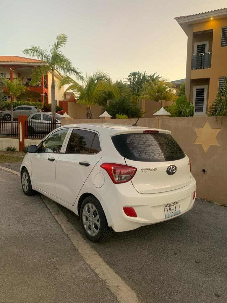 Hyundai i10 Grand huurauto op Curaçao bij Chico's Autoverhuur