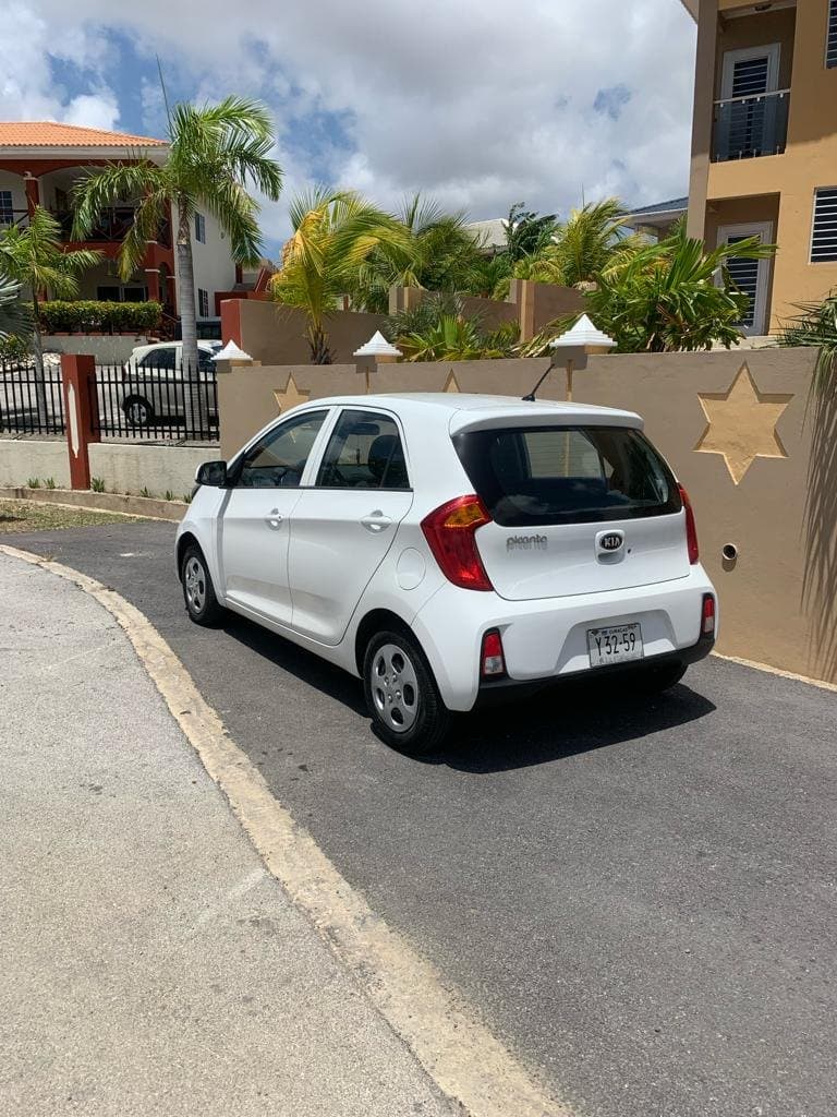 Kia Picanto huurauto op Curaçao bij Chico's Autoverhuur