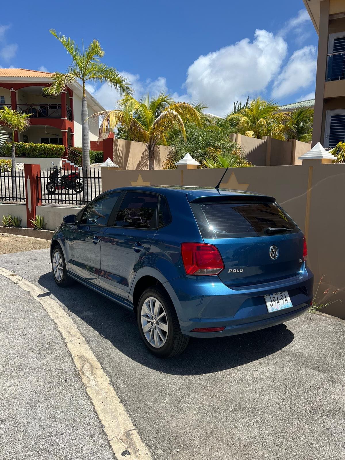 Volkswagen Polo huurauto op Curaçao bij Chico's Autoverhuur