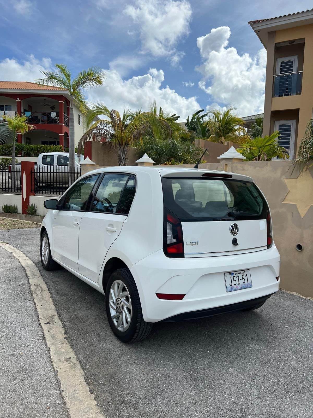 Volkswagen Up! huurauto op Curaçao bij Chico's Autoverhuur