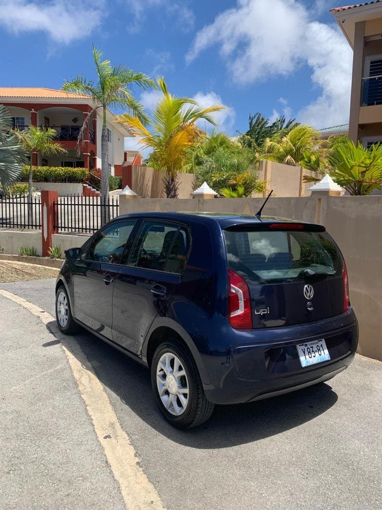 Volkswagen UP! huurauto op Curaçao bij Chico's Autoverhuur